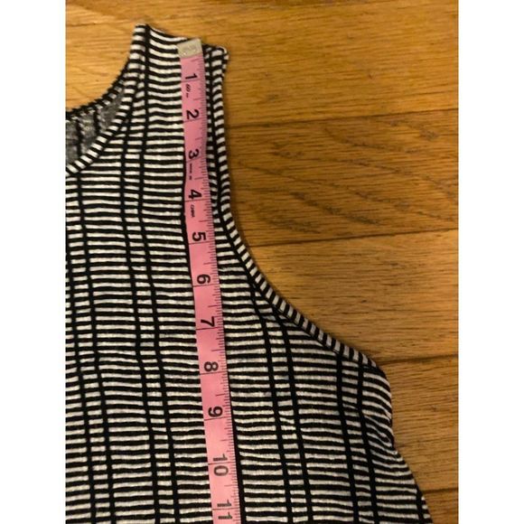 W5, women's boho aztec black/white striped sleeveless, fringe tasseled hem top L - Picture 6 of 7